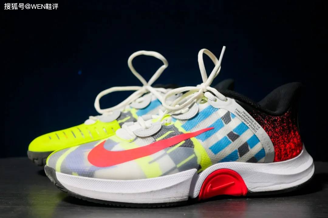 ky棋牌-
双层zoom+流线型鞋身！这设置和性能居然不是一双篮球鞋(图2)