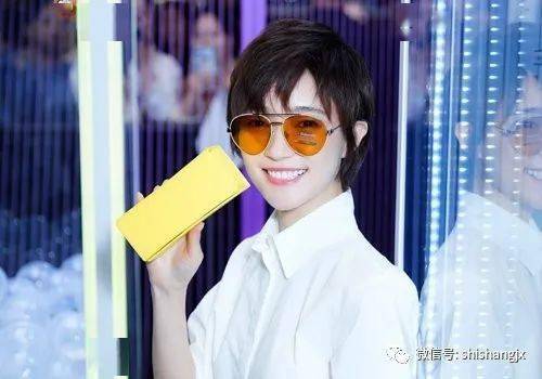 
2020年流量女明星短发造型 随着女星梳短发简朴直接做女神！：ky开元(图2)