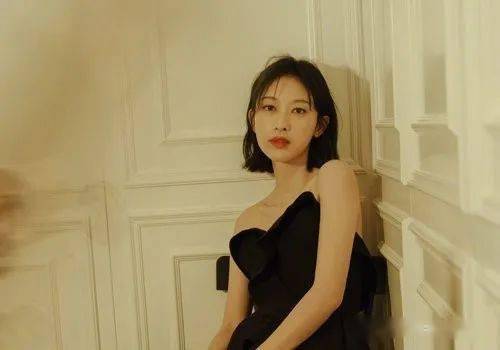 
2020年流量女明星短发造型 随着女星梳短发简朴直接做女神！：ky开元(图5)