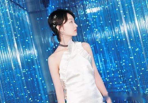 
2020年流量女明星短发造型 随着女星梳短发简朴直接做女神！：ky开元(图7)