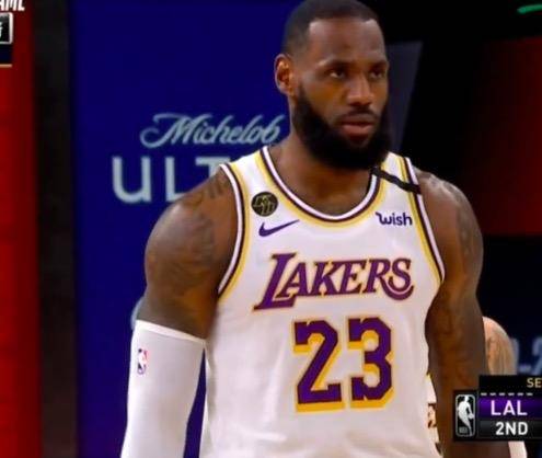 詹姆斯两罚全丢 哈登助威少空接暴扣 湖人悍将出血染詹皇球裤【ky开元电竞】(图4)
詹姆斯两罚全丢 哈登助威少空接暴扣 湖人悍将出血染詹皇球裤【ky开元电竞】(图4)